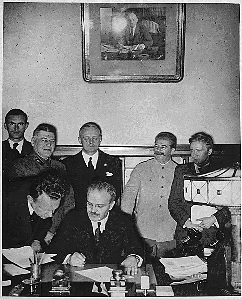 Molotov signs the German-Soviet non-aggression pact